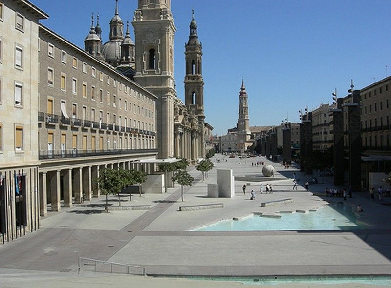 Dos Torres Pilar Suites- Balcones Con Vistas A La Ciudad Zaragoza Exterior photo